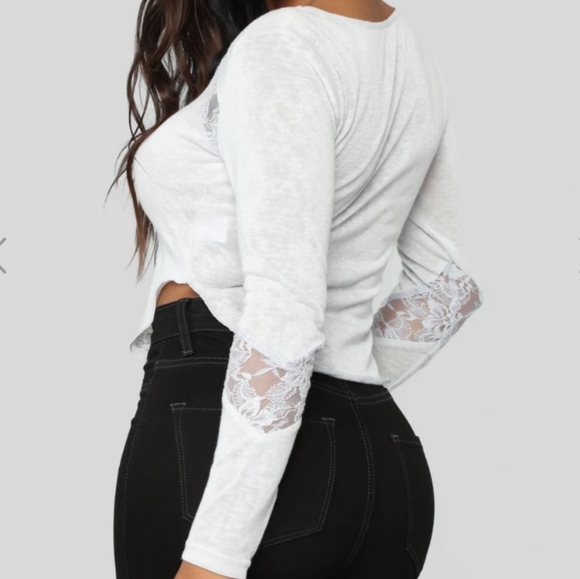 Fashion Nova Tops - NWOT Fashion Nova Long Sleeve Crop Top